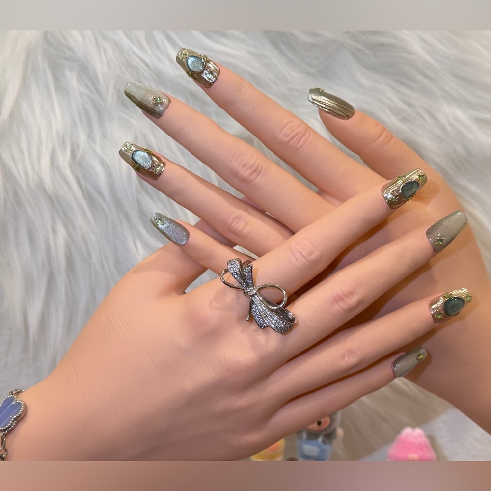 Green Buqilati Press-On Nails – Shiny Cat’s Eye Short Style